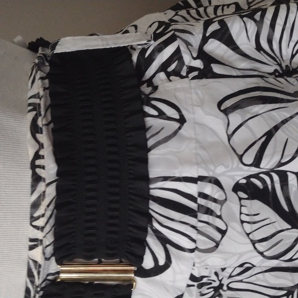 XL LE CHATEAU Beautiful Floral Lined Full Circle Skater SKIRT w Wide Waistband!! - Picture 2 of 7